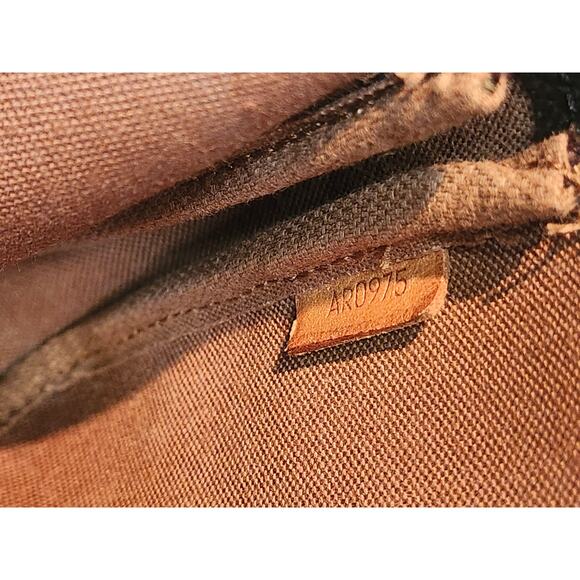 Louis Vuitton LV Monogram Pochette Accessoires with Gold Chain Vintage Bag - Picture 12 of 14